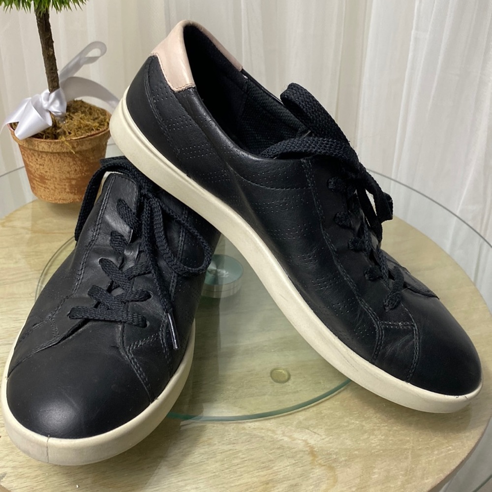 Ecco low profile Black Leather Sneakers